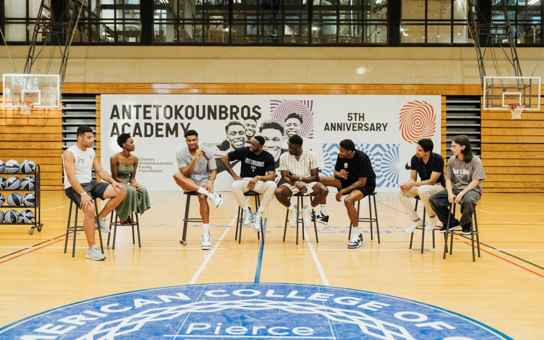 ΑΜΕΡΙΚΑΝΙΚΟ ΚΟΛΛΕΓΙΟ ΕΛΛΑΔΟΣ: To Antetokounmpo Family Foundation γιορτάζει την πέμπτη επέτειο του προγράμματος της Ακαδημίας AntetokounBros με εκδήλωση στο Αμερικανικό Κολλέγιο Ελλάδος