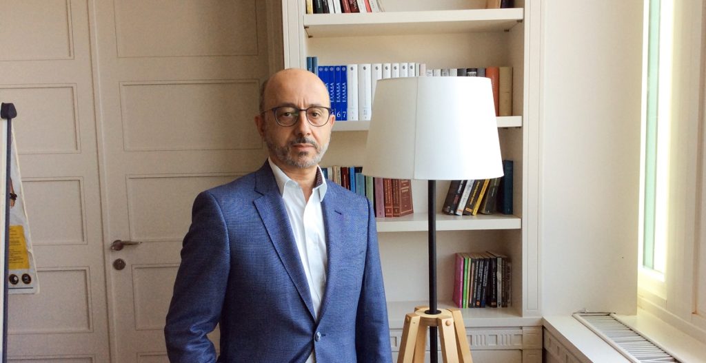 ΓΙΑΝΝΗΣ ΡΟΥΝΤΟΣ: «Τί θα συνέβαινε “αν οι γυναίκες κυβερνούσαν τον κόσμο;”»