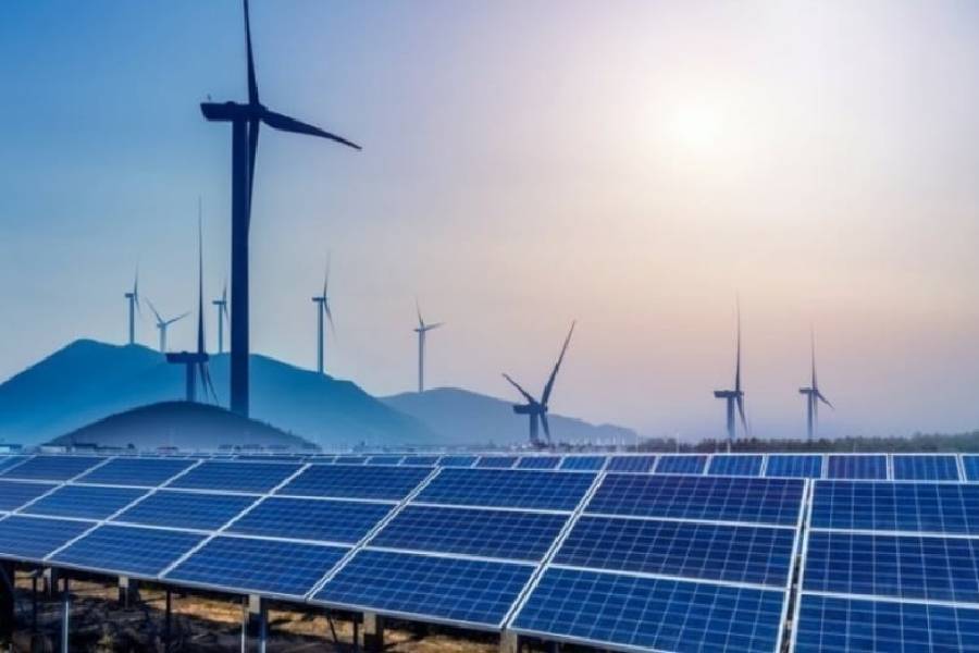 HELLENiQ RENEWABLES: Πακέτο 22 έργων ΑΠΕ ισχύος 1,5 GW απέκτησε η HELLENiQ ENERGY